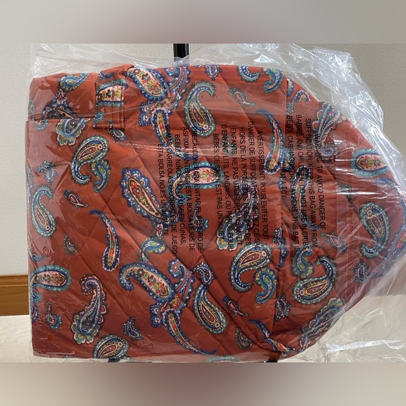 Vera Bradley Outlet XL Travel Duffel Lightweight Polyester  “Manor Paisley”. NWT - Picture 4 of 4